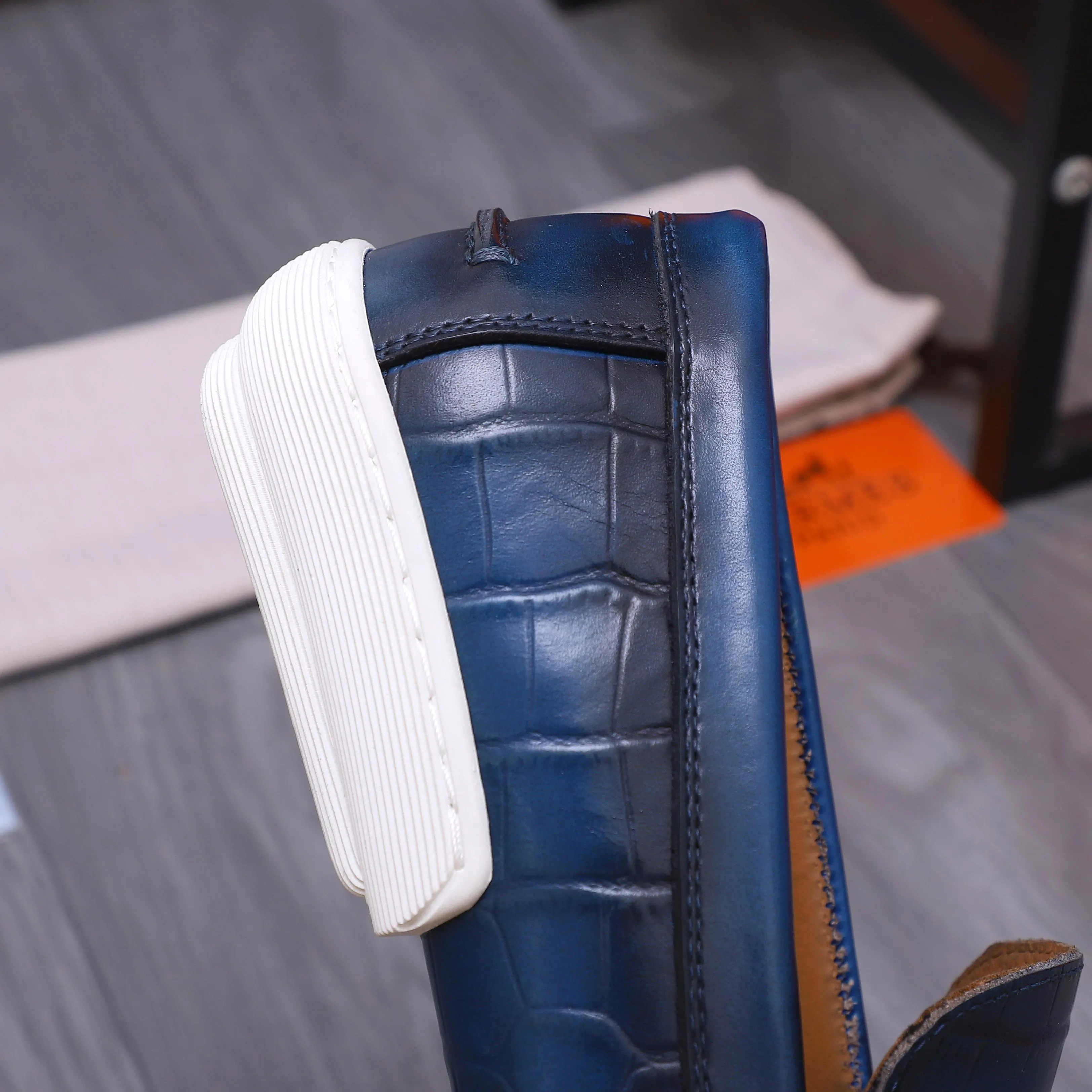 Men's shoes 💰500 Product trademark: HERMES "Hermes" casual slip-on leather shoes Regular size: 38-46 (45.46 custom-made, non-returnable) Product materials: Selected high-quality color-brushed stone grain cowhide upper, cowhide lining, original outsole